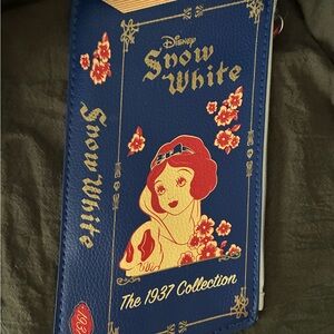 Besame Disney Snow White makeup bag zipper